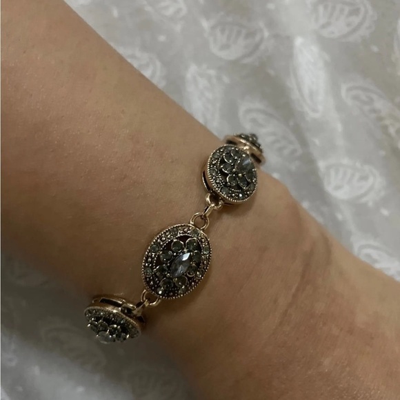 ⭐️new Antiqued Gold Black Gemstone Bracelet - Picture 6 of 9